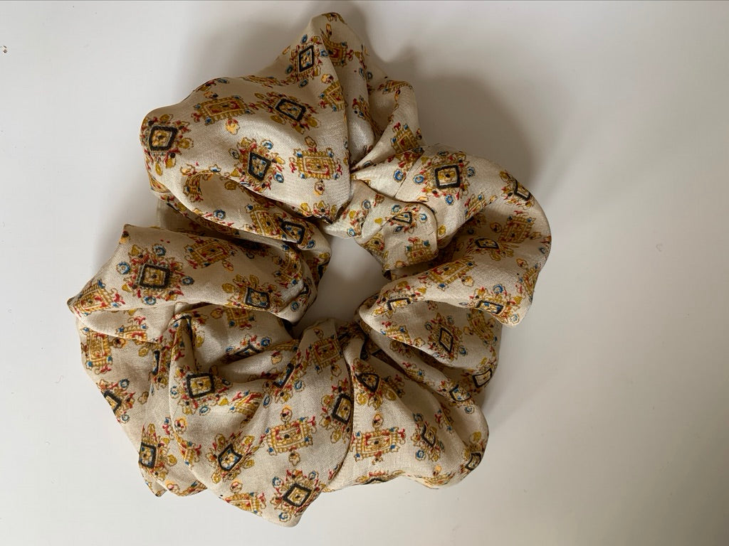 Silk Scrunchy - Sanjanaandme