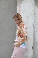 Carica l&#39;immagine nel visualizzatore di Gallery, Short Suzani Jacket
