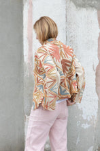 Carica l&#39;immagine nel visualizzatore di Gallery, Short Suzani Jacket
