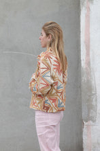Carica l&#39;immagine nel visualizzatore di Gallery, Short Suzani Jacket
