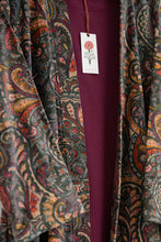 Cargar imagen en el visor de la galería, Velvet Pashley Green kimono
