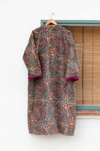 Cargar imagen en el visor de la galería, Velvet Pashley Green kimono
