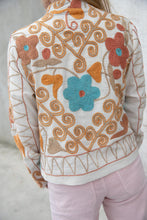 Carica l&#39;immagine nel visualizzatore di Gallery, Short Suzani Jacket
