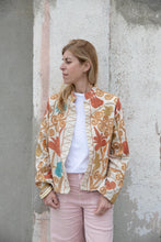 Carica l&#39;immagine nel visualizzatore di Gallery, Short Suzani Jacket
