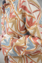 Carica l&#39;immagine nel visualizzatore di Gallery, Short Suzani Jacket
