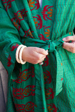 Carica l&#39;immagine nel visualizzatore di Gallery, Silk Sari Kimono
