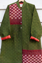 Carica l&#39;immagine nel visualizzatore di Gallery, Saree quilted coat
