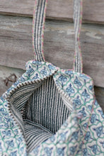 Cargar imagen en el visor de la galería, Hand block printed hand bag
