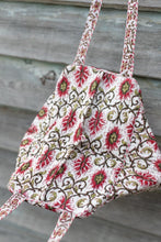 Cargar imagen en el visor de la galería, Hand block printed hand bag
