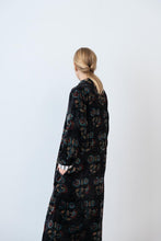 Charger l&#39;image dans la galerie, Meera Silk Velvet Coat
