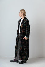 Charger l&#39;image dans la galerie, Meera Silk Velvet Coat
