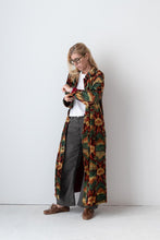 Charger l&#39;image dans la galerie, Meera Silk Velvet Coat
