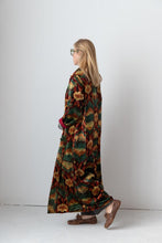 Charger l&#39;image dans la galerie, Meera Silk Velvet Coat
