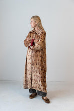 Charger l&#39;image dans la galerie, Meera Silk Velvet Coat
