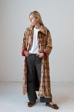 Charger l&#39;image dans la galerie, Meera Silk Velvet Coat
