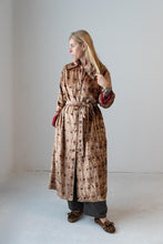 Charger l&#39;image dans la galerie, Meera Silk Velvet Coat
