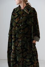 Charger l&#39;image dans la galerie, Meera Silk Velvet Coat
