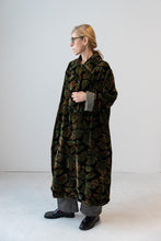 Charger l&#39;image dans la galerie, Meera Silk Velvet Coat
