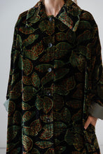 Charger l&#39;image dans la galerie, Meera Silk Velvet Coat
