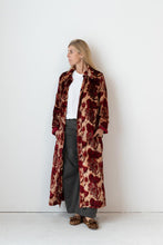 Carica l&#39;immagine nel visualizzatore di Gallery, Meera Silk Velvet Coat
