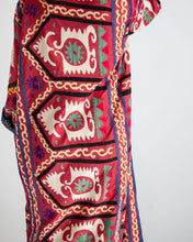 Cargar imagen en el visor de la galería, Suzani vintage long kimono
