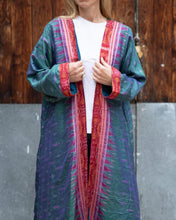 Carica l&#39;immagine nel visualizzatore di Gallery, Reversible Vintage Silk Kimono
