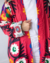 Cargar imagen en el visor de la galería, Suzani Vintage reversible kimono
