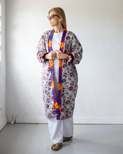 Cargar imagen en el visor de la galería, Suzani Vintage reversible kimono
