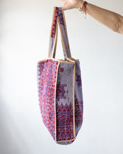 Cargar imagen en el visor de la galería, Reversible market kantha bag
