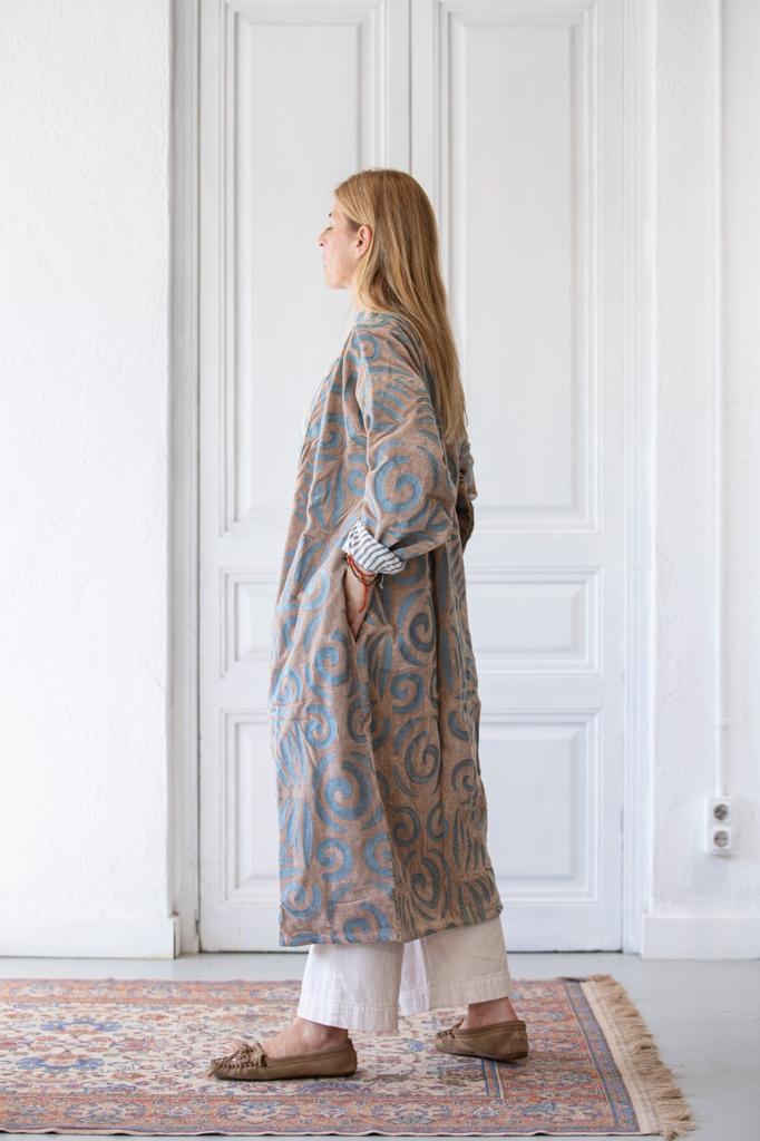 Embroidery long velvet Kimono