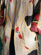 Cargar imagen en el visor de la galería, Reversible Kantha Kimono
