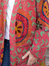 Cargar imagen en el visor de la galería, Vintage Kantha Jacket with Suzani embroidery
