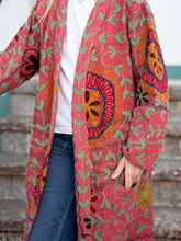 Cargar imagen en el visor de la galería, Vintage Kantha Jacket with Suzani embroidery
