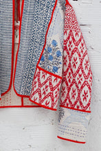 Cargar imagen en el visor de la galería, New kantha patchwork jacket
