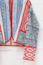 Cargar imagen en el visor de la galería, New kantha patchwork jacket
