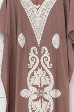 Load image into Gallery viewer, Long embroidered kaftan
