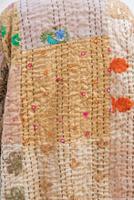 Carica l&#39;immagine nel visualizzatore di Gallery, KANTHA PATCHWORK JACKET
