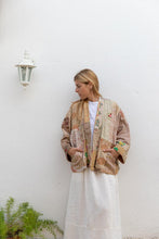 Carica l&#39;immagine nel visualizzatore di Gallery, KANTHA PATCHWORK JACKET
