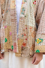 Carica l&#39;immagine nel visualizzatore di Gallery, KANTHA PATCHWORK JACKET
