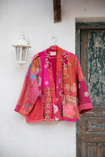 Carica l&#39;immagine nel visualizzatore di Gallery, KANTHA PATCHWORK JACKET
