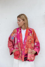 Carica l&#39;immagine nel visualizzatore di Gallery, KANTHA PATCHWORK JACKET
