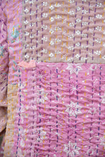 Carica l&#39;immagine nel visualizzatore di Gallery, KANTHA PATCHWORK JACKET
