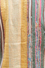 Cargar imagen en el visor de la galería, Old kantha reversible Vest
