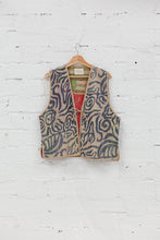 Carica l&#39;immagine nel visualizzatore di Gallery, Old kantha reversible Vest
