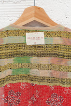 Carica l&#39;immagine nel visualizzatore di Gallery, Old kantha reversible Vest
