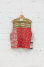 Carica l&#39;immagine nel visualizzatore di Gallery, Old kantha reversible Vest
