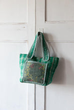 Carica l&#39;immagine nel visualizzatore di Gallery, Small old kantha bag
