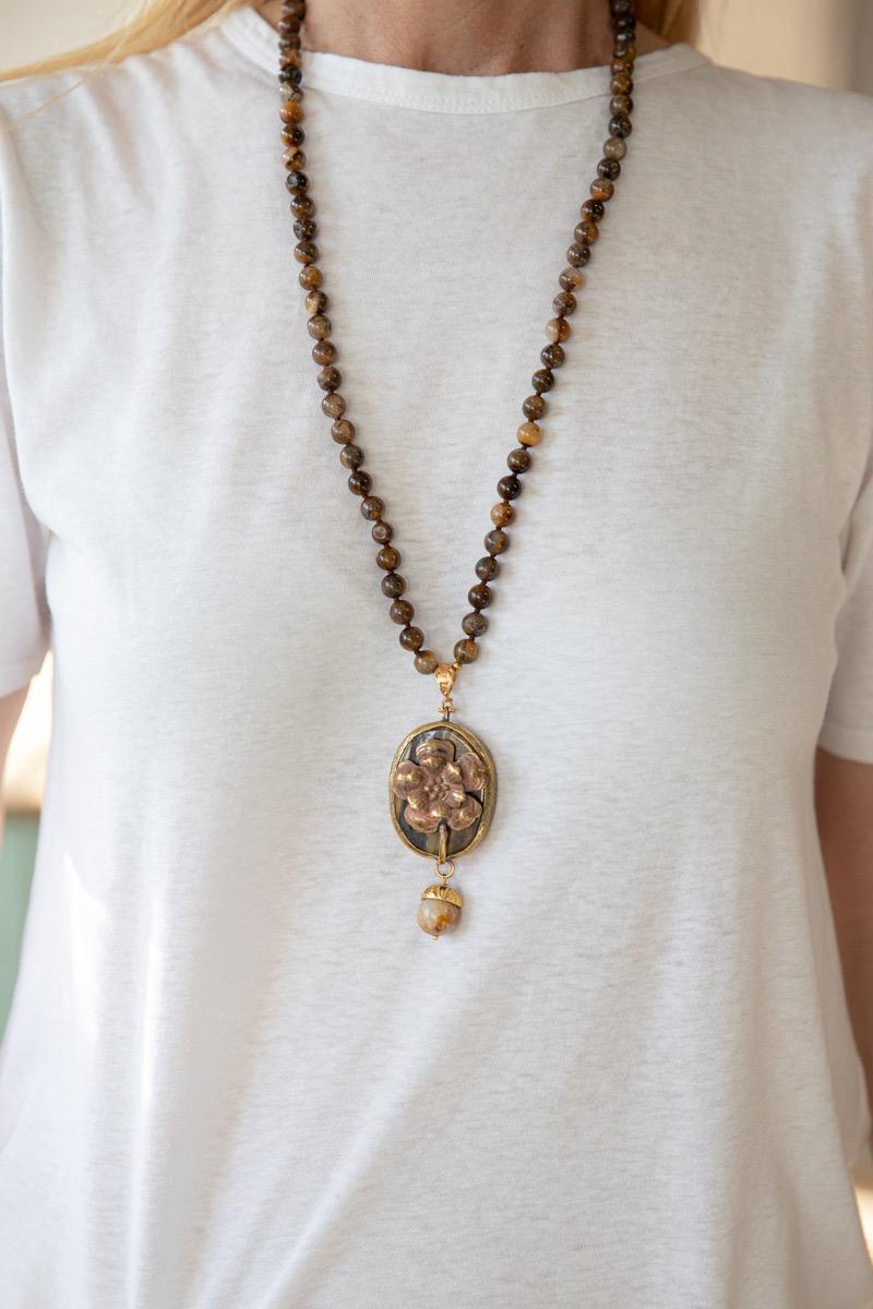 Agate and flower necklace