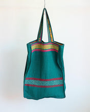 Carica l&#39;immagine nel visualizzatore di Gallery, Reversible Kantha Market Bag
