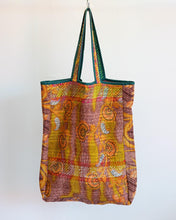 Carica l&#39;immagine nel visualizzatore di Gallery, Reversible Kantha Market Bag
